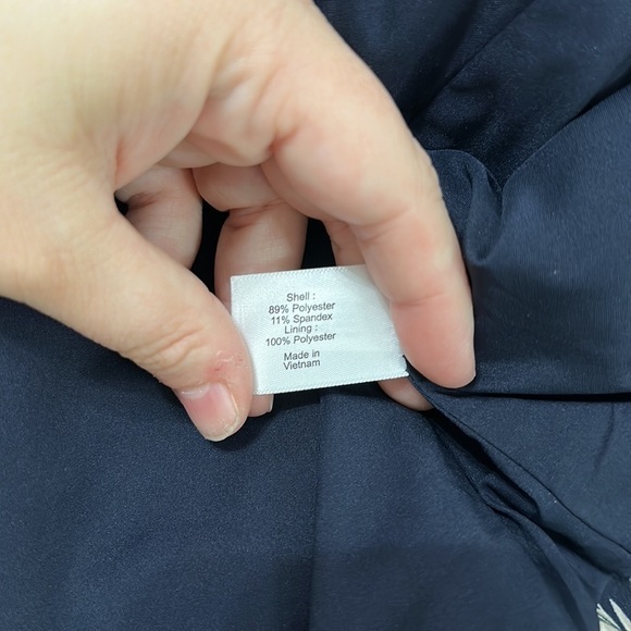 Lane Bryant Navy Floral Faux Pockets Single Button Closure Blazer sz 26 - Picture 12 of 14